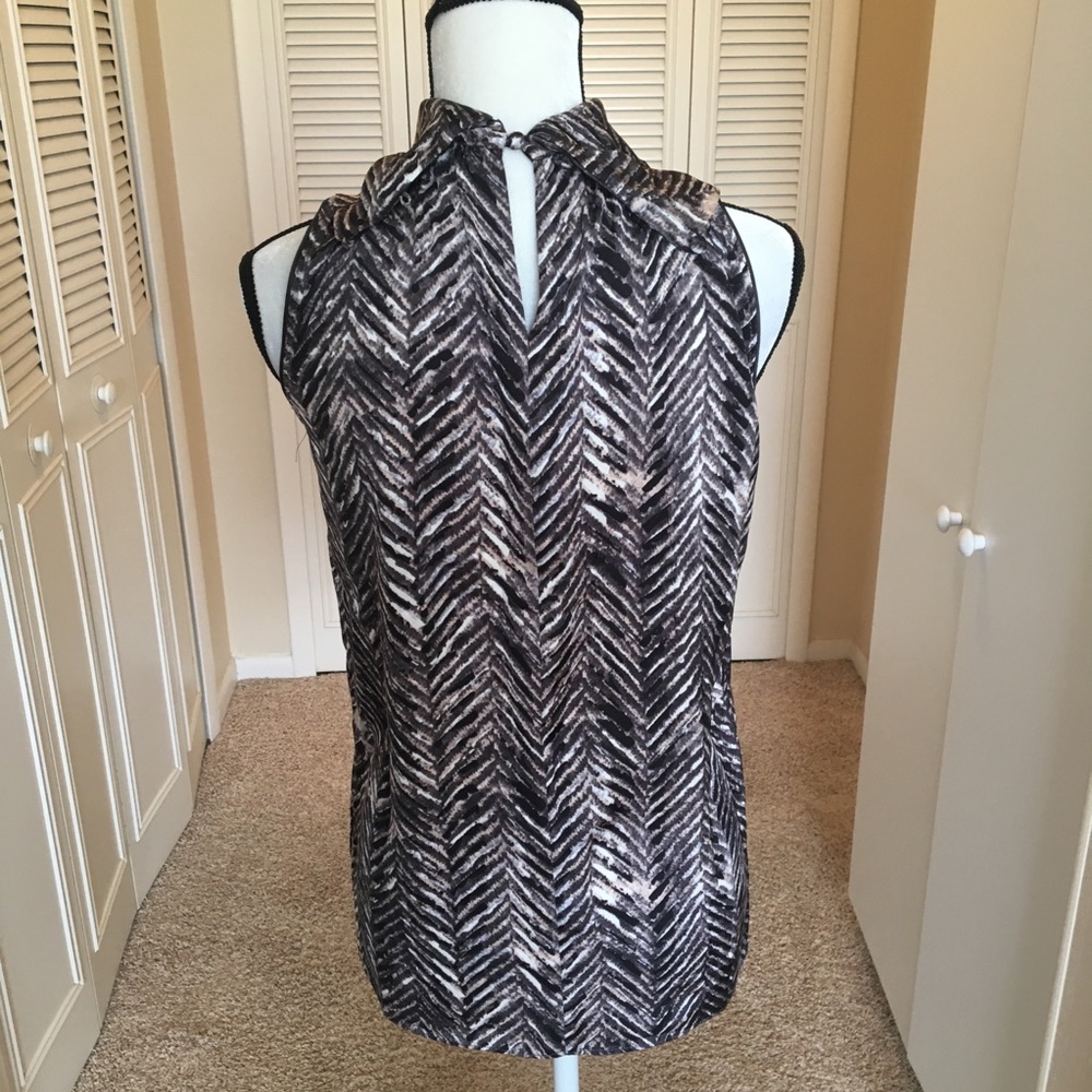 ๐ฅ sale ๐ Sleeveless blouse by Joan Vass studio - Picture 5 of 8